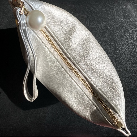 Deux Lux Silver Tone Faux Leather Paris Themed Large Wristlet Wallet Clutch - Picture 9 of 16